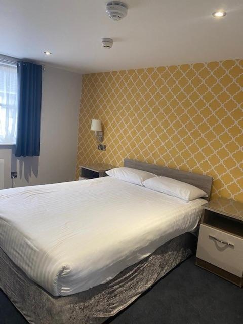 Beaufort Park Hotel Mold Extérieur photo