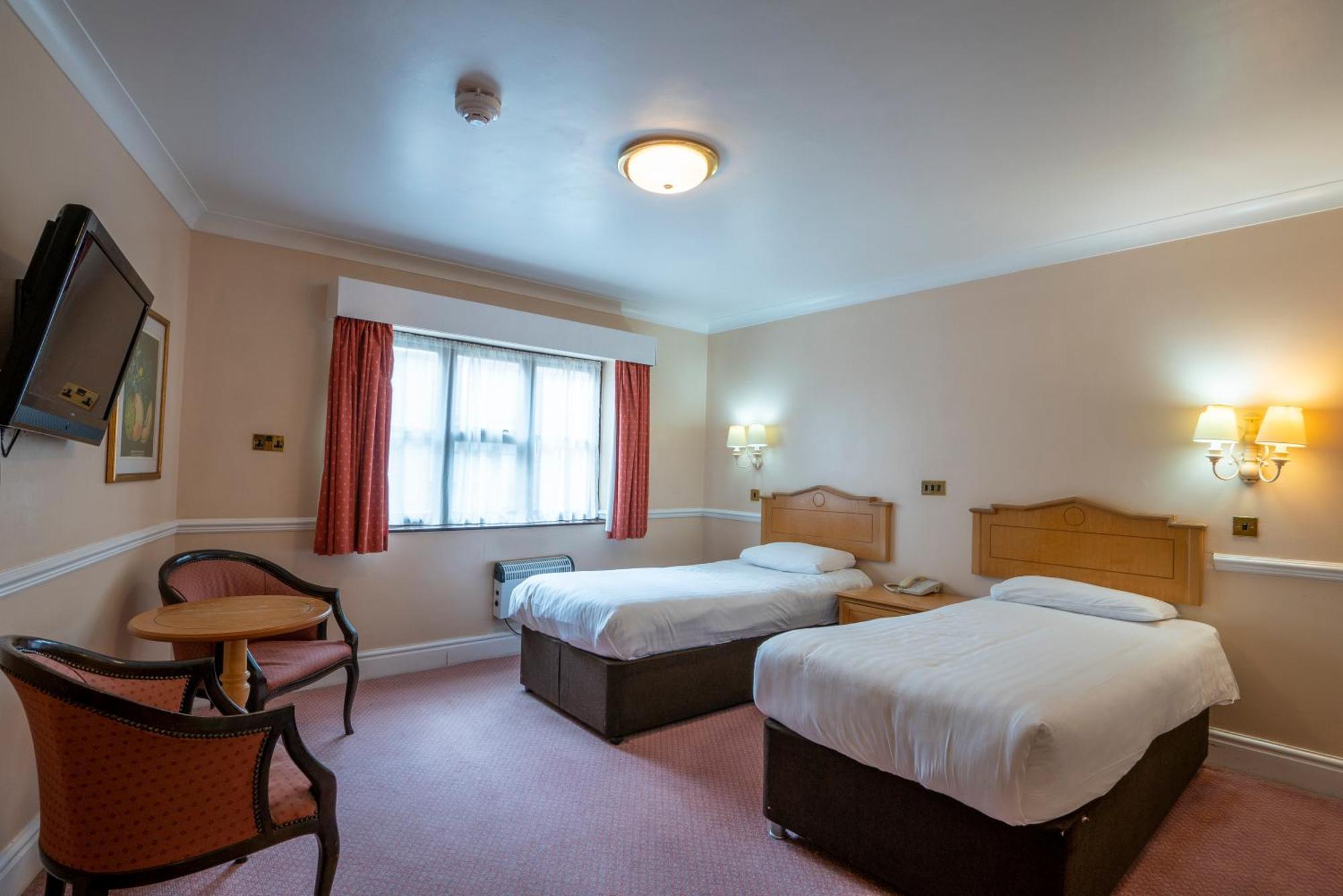 Beaufort Park Hotel Mold Extérieur photo