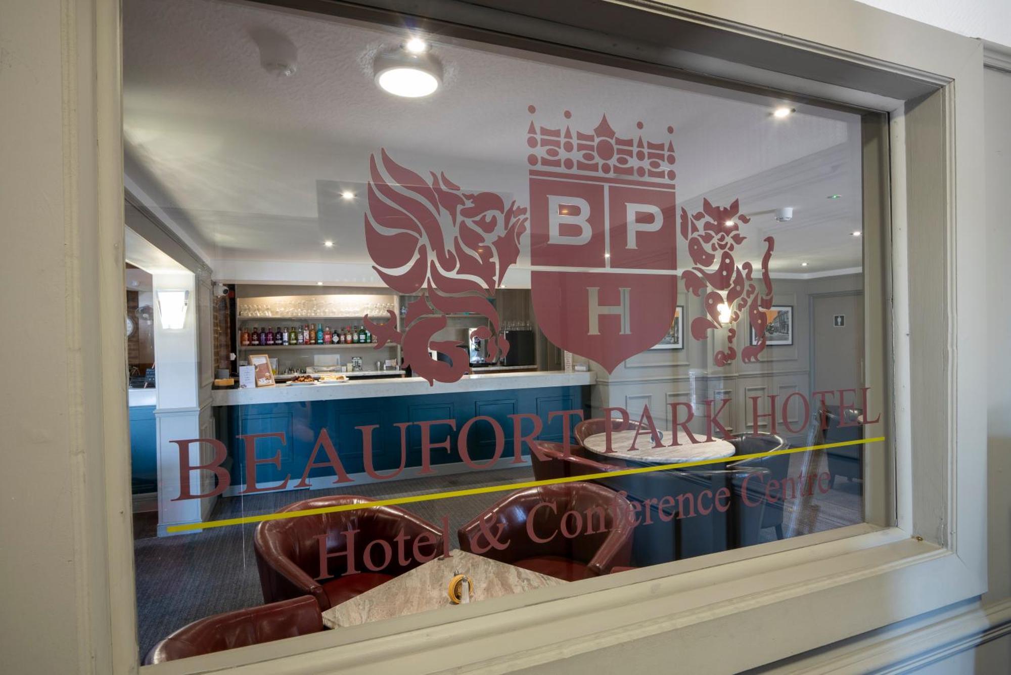 Beaufort Park Hotel Mold Extérieur photo