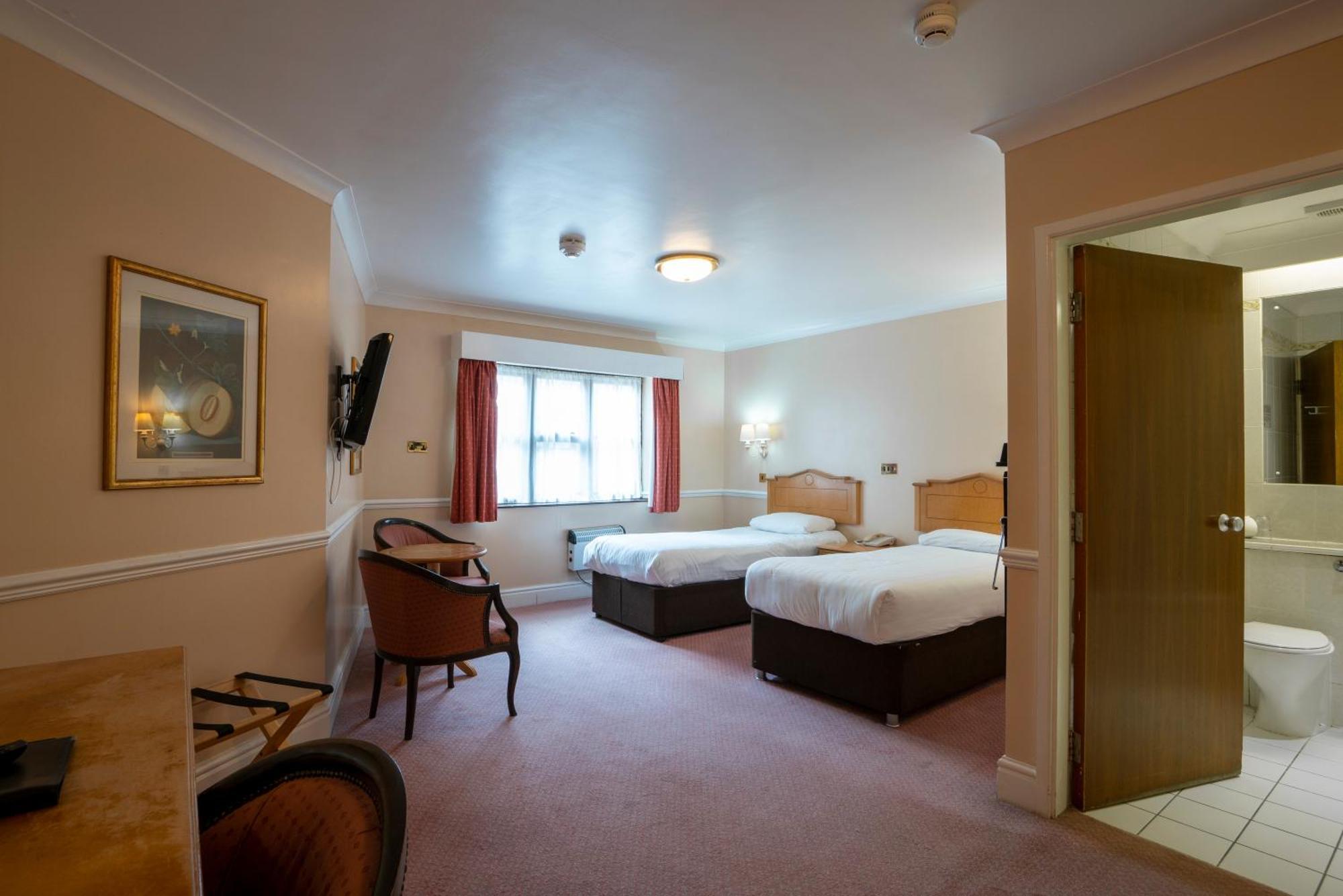 Beaufort Park Hotel Mold Extérieur photo