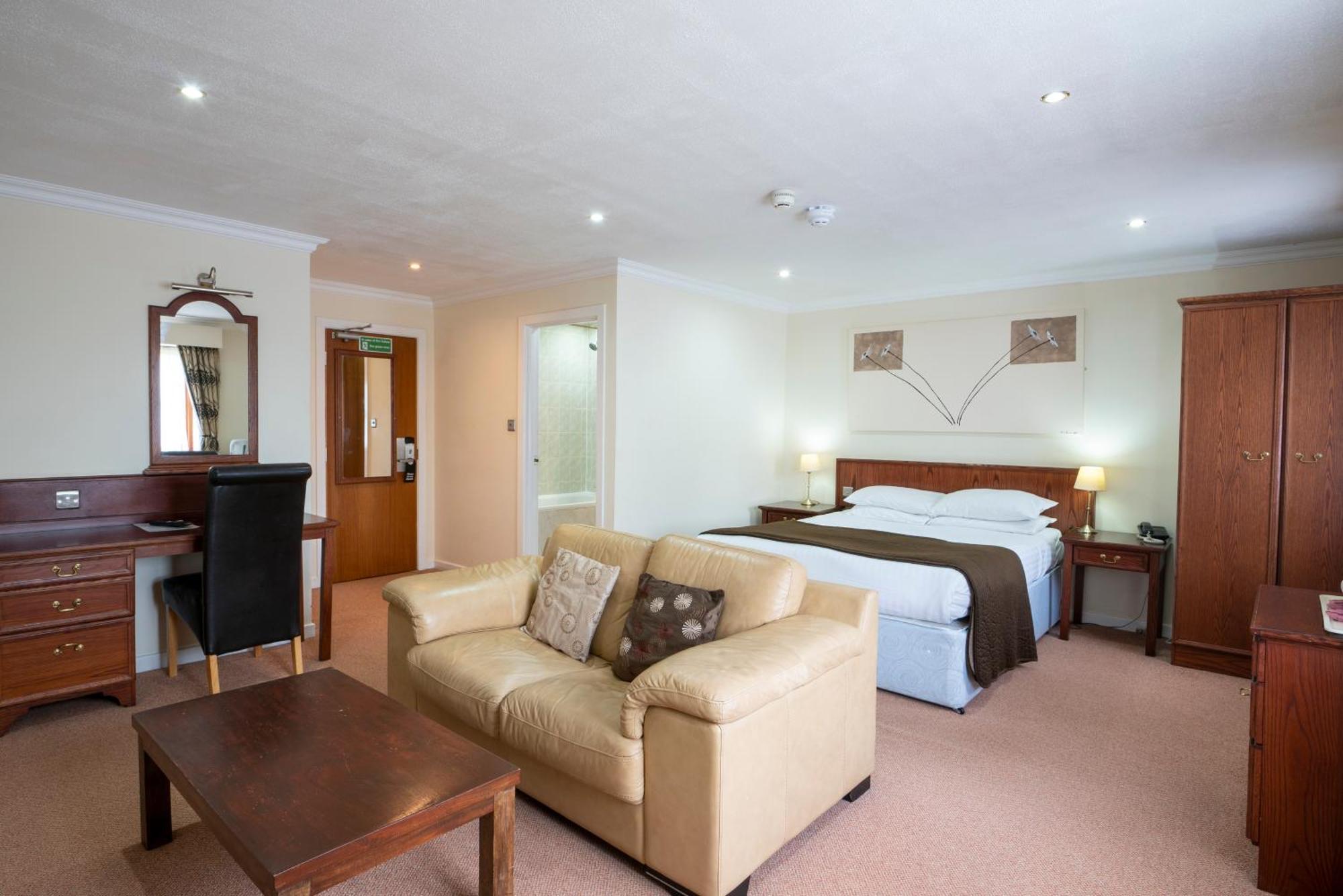 Beaufort Park Hotel Mold Extérieur photo