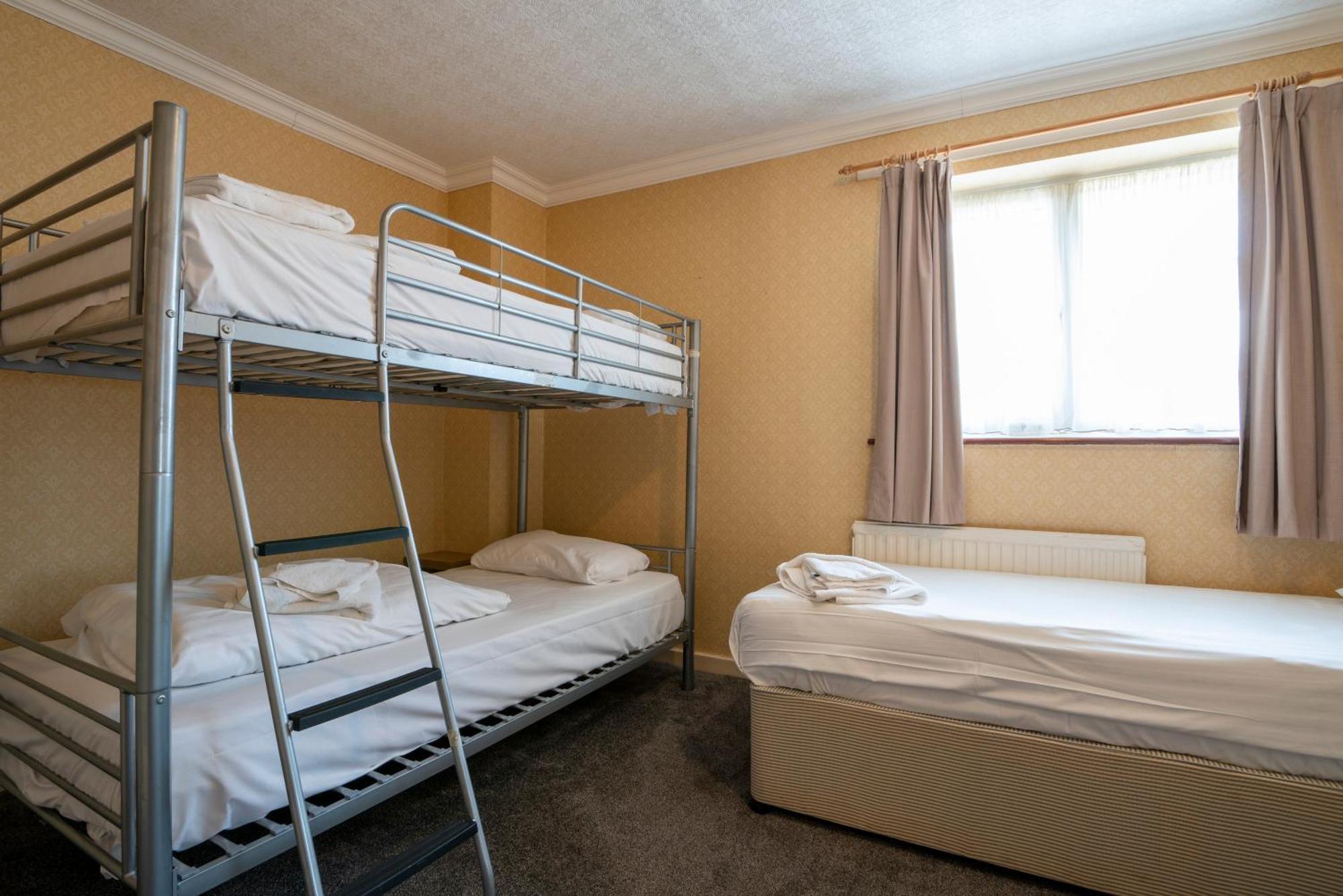 Beaufort Park Hotel Mold Extérieur photo