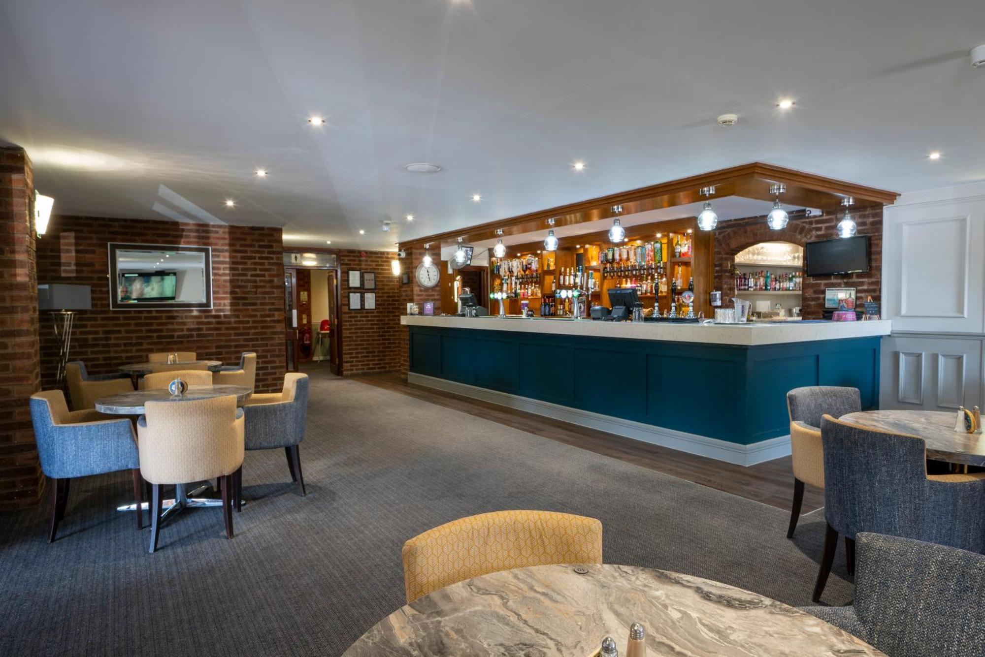 Beaufort Park Hotel Mold Extérieur photo