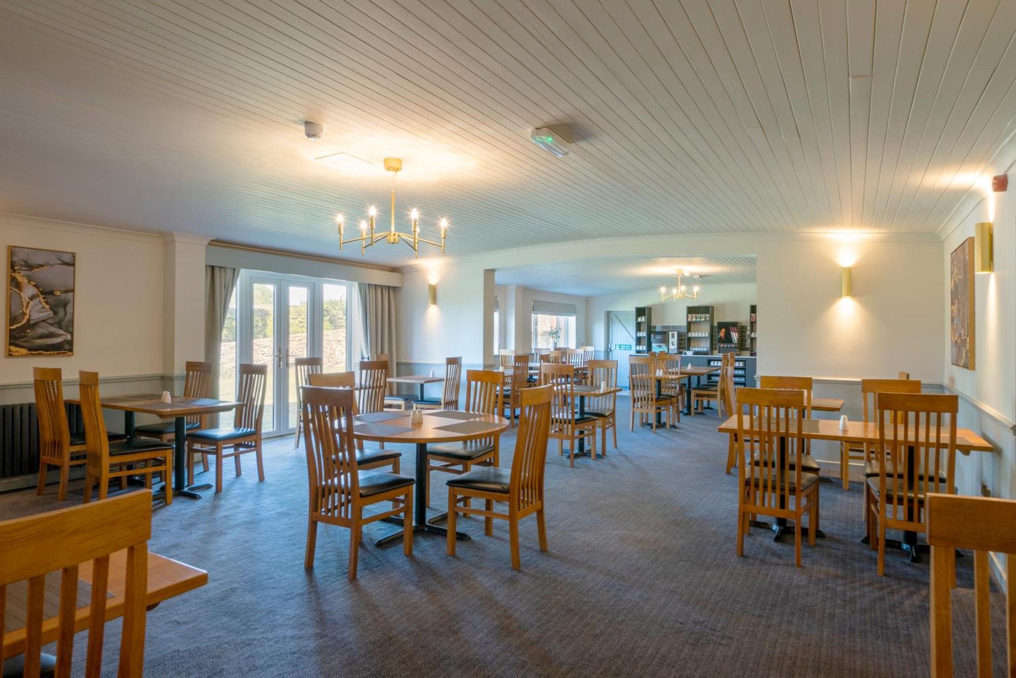 Beaufort Park Hotel Mold Extérieur photo