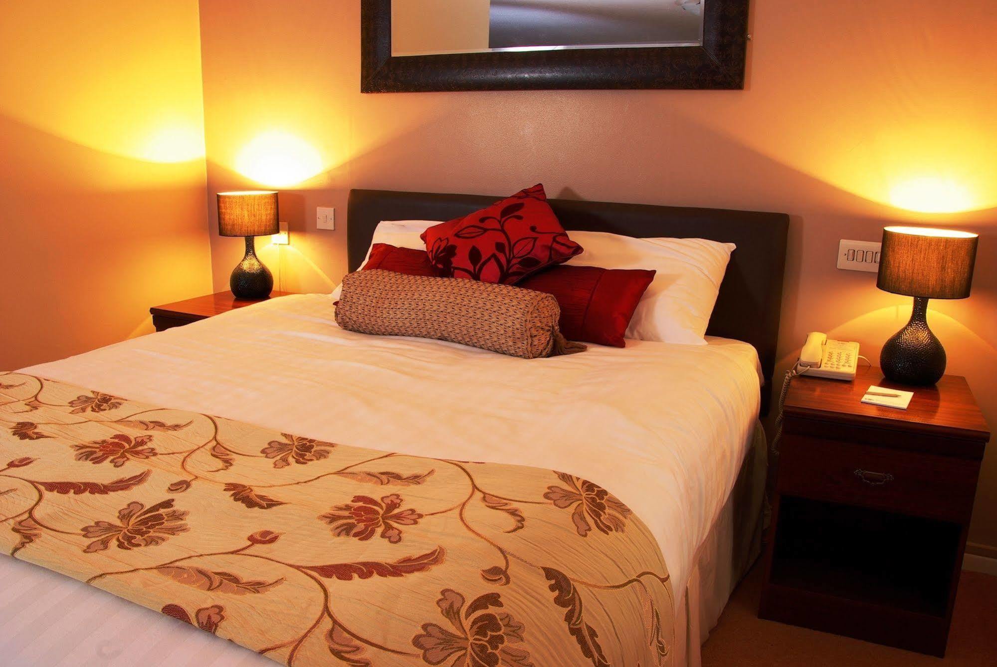 Beaufort Park Hotel Mold Extérieur photo